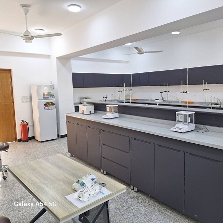 اعلام جامعة بابل - كلية الادارة والاقتصاد