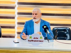 مدير مركز بابل للدراسات الحضارية والتاريخية يعقد اجتماعًا مع رؤساء الأقسام العلمية وباحثي المركز