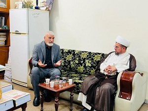 مدير مركز بابل للدراسات الحضارية والتاريخية يلتقي مدير مركز تراث الحلة ونخبة من المحققين