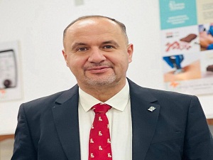 تدريسي في جامعة بابل يحصل على شهادة تقييم البحوث العلمية في تخصص العلوم العصبية