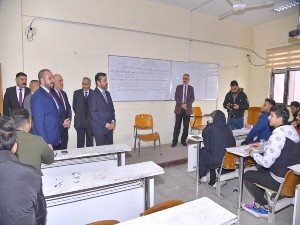 وزير التعليم يتابع الامتحانات النهائية للفصل الدراسي الأول في الجامعة التكنولوجية