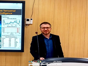 تدريسي بجامعة بابل يصدر مؤلفًا جديدا عن الشبكات غير الأرضية والذكاء الاصطناعي