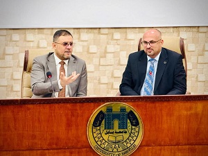 مساعد رئيس الجامعة للشؤون الإدارية يجتمع بقسم المتابعة ويوجه بتعزيز المهنية في التعامل مع الطلبة